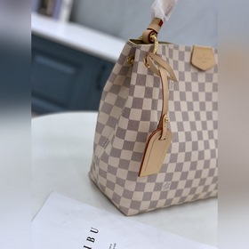 LV Модель： M42248 Белая сумка-клатч с маленьким размером Монограм