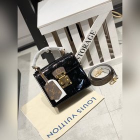 LV 【Сумка SPRING STREET】 Модель M90376 Черный Сумка Spring Stree