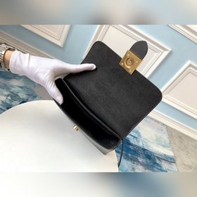 Сумка LV LOCKY BB, модель M52880, черная Эта небольшая и стильная