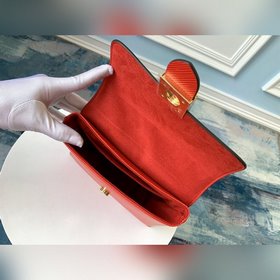 LV LOCKY BB сумка, модель M53239, красная Эта небольшая и стильна