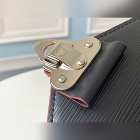 LV модель M50377 черная сумка SOFT TRUNK Эта сумка Soft Trunk из