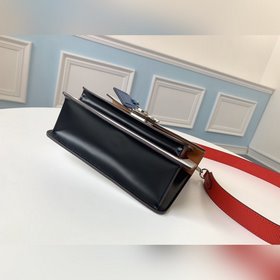 LV Модель M50377 Белая сумка SOFT TRUNK Эта сумка Soft Trunk из 