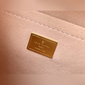 LV Модель M90468 Сумка Spring Street Изготовлена из лакированной