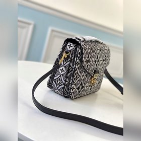LV « » Модель： M57272 Сумка Pochette Métis В зимней коллекции 202