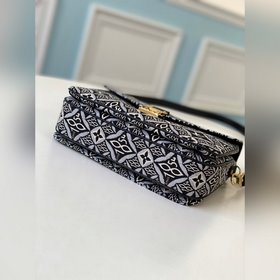 LV « » Модель： M57272 Сумка Pochette Métis В зимней коллекции 202