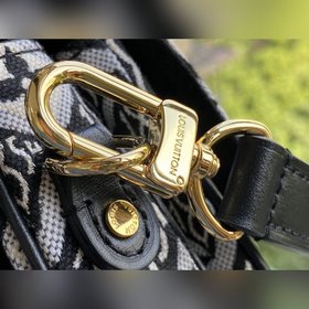 LV « » Модель： M57272 Сумка Pochette Métis В зимней коллекции 202