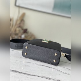 LV Модель： M59066 Сумка из цельнозерновой кожи с логотипом, све
