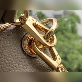 LV Сумка Melie Артикул： M45522 Светло-коричневый Эта сумка Meli