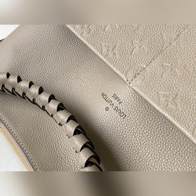 LV Сумка Melie Артикул： M45522 Светло-коричневый Эта сумка Meli