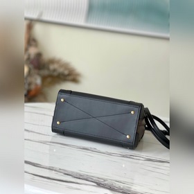 LV Модель： M45908 Взгляд на историю создания чемоданов Творчеств