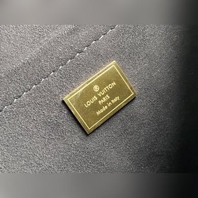 LV Артикул： M90576 Сумка Spring Street Изготовлена из лакированн