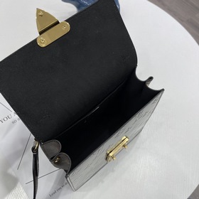 LV Артикул： M90576 Сумка Spring Street Изготовлена из лакированн