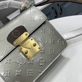 LV Артикул： M90576 Сумка Spring Street Изготовлена из лакированн