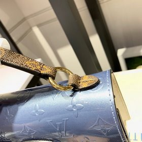 LV 【Сумка SPRING STREET】 Модель M90376, серебристый Сумка Spring