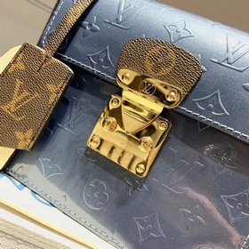 LV 【Сумка SPRING STREET】 Модель M90376, серебристый Сумка Spring