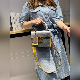 LV 【Сумка SPRING STREET】 Модель M90376, серебристый Сумка Spring
