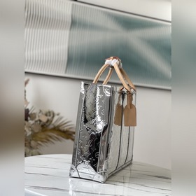 LV Артикул： M46121 Мини-версия сумки Sac Plat из лакированной ко