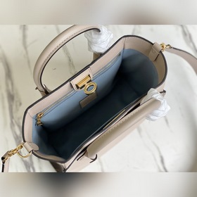 LV Артикул： M57729 ON MY SIDE Маленькая сумка Эта сумка On My S