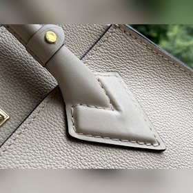 LV Артикул： M57729 ON MY SIDE Маленькая сумка Эта сумка On My S