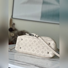 LV Модель： M59203 Сумка Bella Tote молочного цвета Изготовлена и