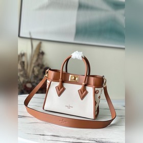 LV Артикул： M59905  On My Side Маленькая сумка Изысканная форма
