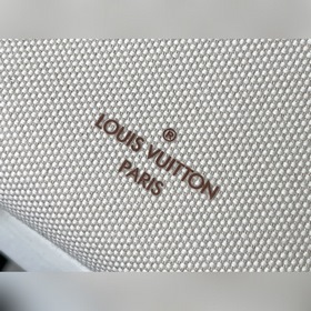 LV Артикул： M59905  On My Side Маленькая сумка Изысканная форма