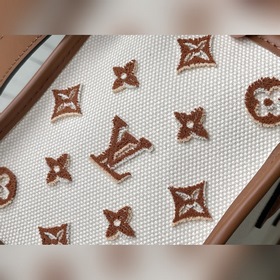 LV Артикул： M59905  On My Side Маленькая сумка Изысканная форма