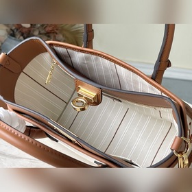 LV Артикул： M59905  On My Side Маленькая сумка Изысканная форма