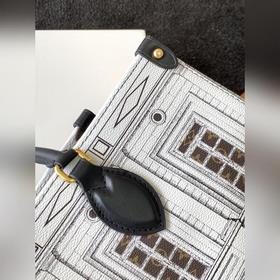 LV Артикул： M59264 Серия Louvre Сумка Noé Дно сумки укреплено ко