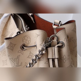 LV Bella Tote сумка Артикул： M59200 Изготовлена из мягкой кожи 