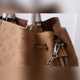 LV Bella Tote сумка Артикул： M59200 Изготовлена из мягкой кожи 
