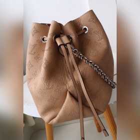 LV Bella Tote сумка Артикул： M59200 Изготовлена из мягкой кожи 