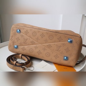 LV Bella Tote сумка Артикул： M59200 Изготовлена из мягкой кожи 