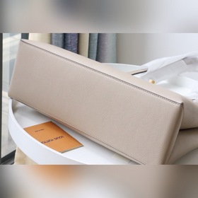 LV Артикул： M57508 Сумка Lockme Shopper Изготовлена из мягкой те