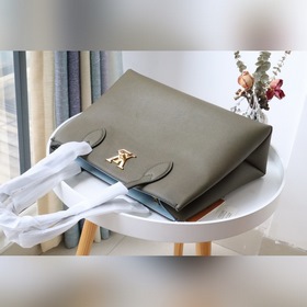 LV Артикул： M57508 Сумка Lockme Shopper Изготовлена из мягкой те