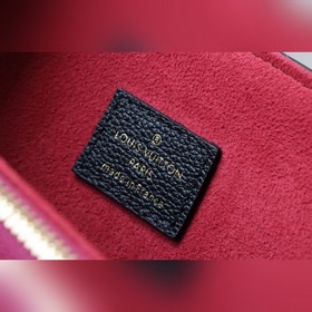 LV Артикул： M57508 Сумка Lockme Shopper Изготовлена из мягкой те