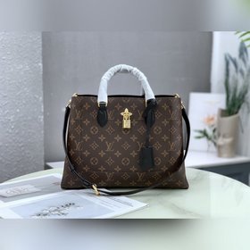 Сумка LV LU Flower Эта практичная сумка идеально подходит для ра