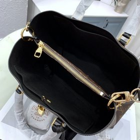 Сумка LV LU Flower Эта практичная сумка идеально подходит для ра