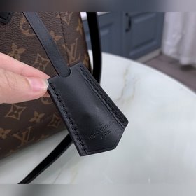 Сумка LV LU Flower Эта практичная сумка идеально подходит для ра