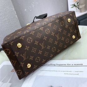 Сумка LV LU Flower Эта практичная сумка идеально подходит для ра
