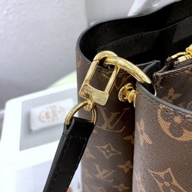 Сумка LV LU Flower Эта практичная сумка идеально подходит для ра