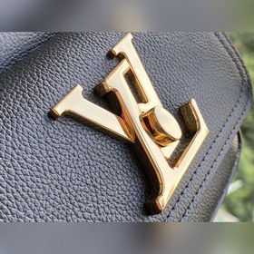LV Артикул： M57687 Черная сумка LOCKME BUCKET Вдохновлена сумко