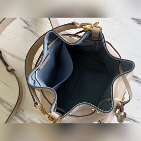 LV Артикул： M57688 Сумка LOCKME BUCKET цвета слоновой кости Вдо