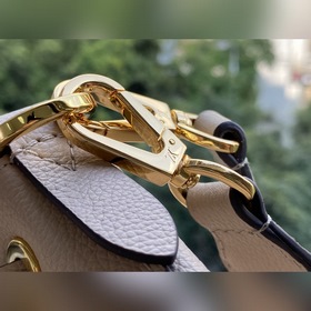 LV Артикул： M57688 Сумка LOCKME BUCKET цвета слоновой кости Вдо