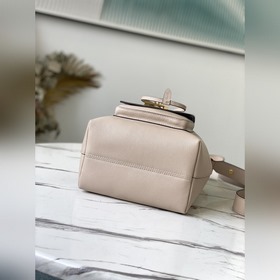 LV Артикул： M57688 Сумка LOCKME BUCKET цвета слоновой кости Вдо