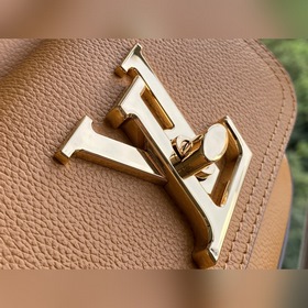 LV Артикул： M57689 Оранжевая сумка LOCKME BUCKET Вдохновлена су