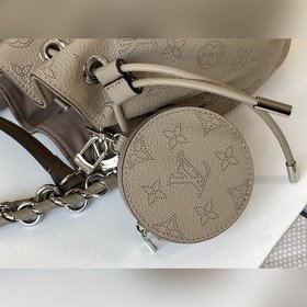 LV Модель M55798 Серая сумка-бакет Muria Изготовлена из перфориро