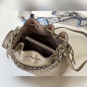 LV Модель M55798 Серая сумка-бакет Muria Изготовлена из перфориро