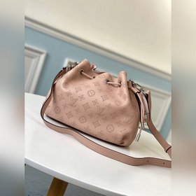 LV Модель M55798 Розовая сумка-бакет Muria Изготовлена из перфори