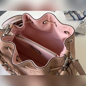 LV Модель M55798 Розовая сумка-бакет Muria Изготовлена из перфори